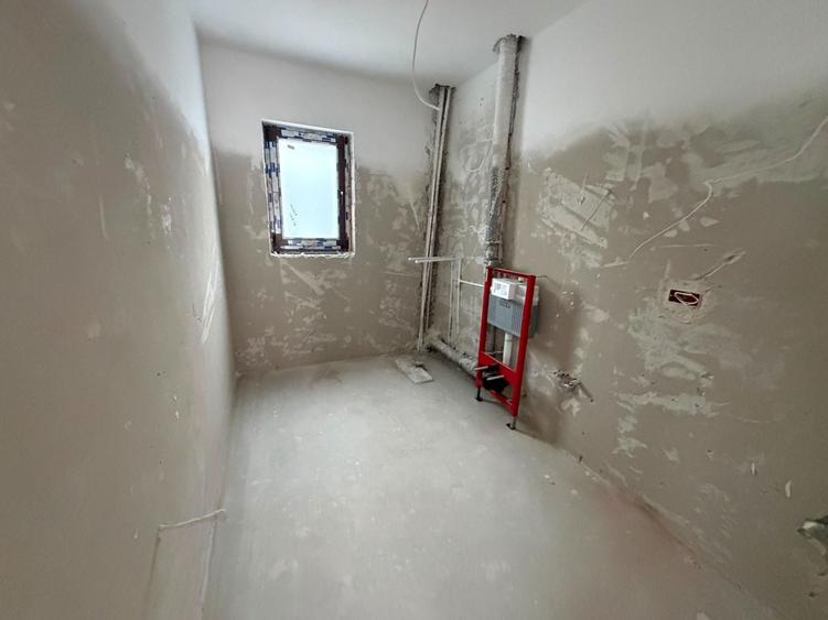 Duplex cu 4 camere cu Canalizare în Central