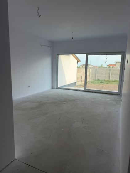 Casă cu 4 camere cu Teren 380 Mp în Sânandrei
