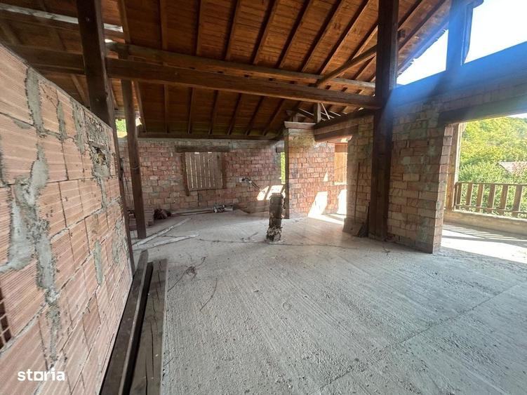 Casă cu 4 camere în Negulești