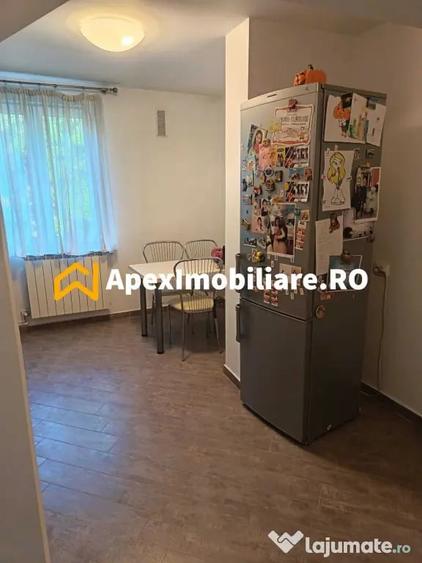 Apartament cu 3 camere decomandat în Apărătorii Patriei