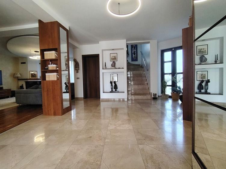Casă individuală cu 7 camere cu Canalizare în Corbeanca
