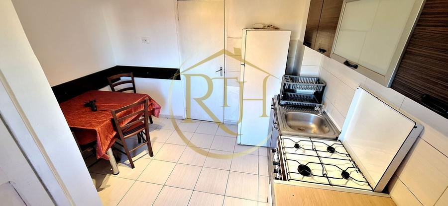 Apartament cu 3 camere decomandat, mobilat în Girocului