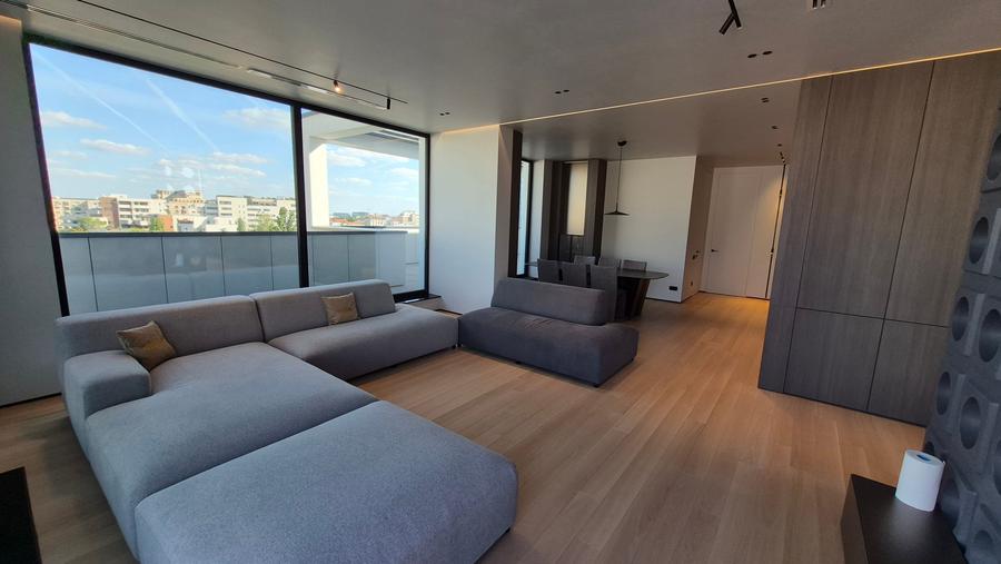 Apartament cu 5 camere decomandat în Cotroceni