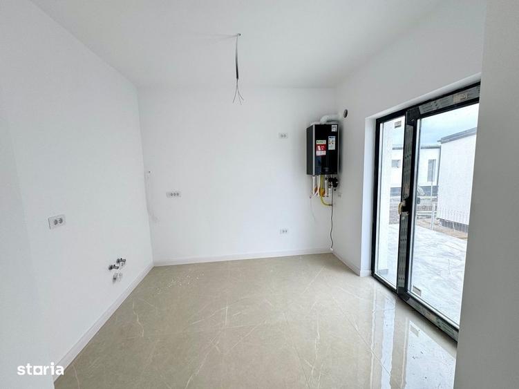 Casă cu 4 camere în Uricani