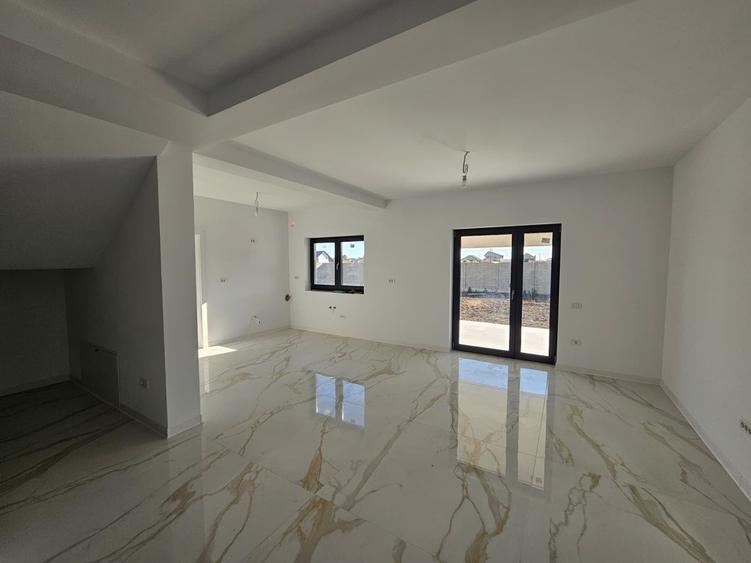Duplex cu 3 camere cu Teren 365 Mp în Moșnița Veche