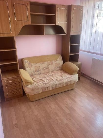 Apartament cu 3 camere decomandat, mobilat în Central