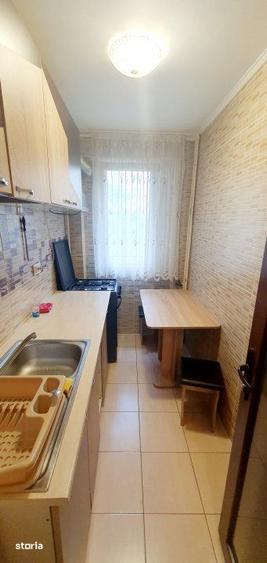 Apartament cu 2 camere decomandat, mobilat în Tei