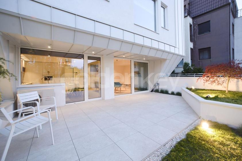 Apartament cu 3 camere semidecomandat, mobilat în Iancu Nicolae
