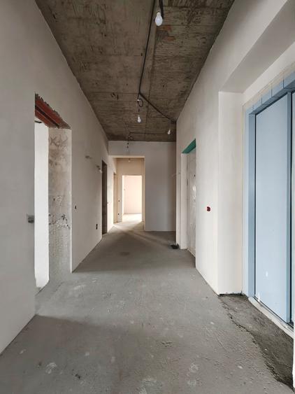 Penthouse cu 4 camere decomandat în Crângași