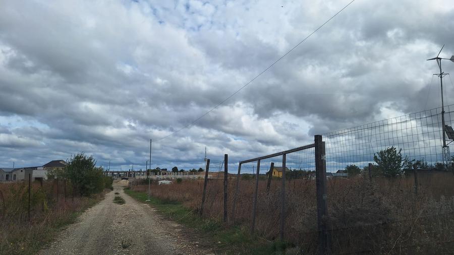 Teren Construcții intravilan de 1100 mp, în Est