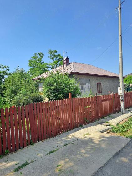 Se vinde casa cu 3 camere, bucatarie ?i baie, situata pe un teren de 1.400 mp. - 2