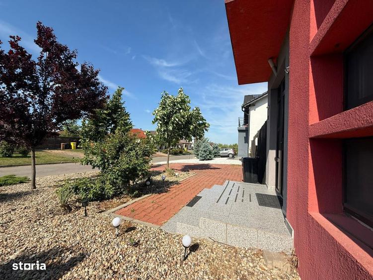 Casă cu 3 camere cu Teren 300 Mp în Central