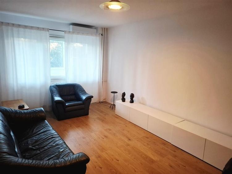 Apartament cu 3 camere decomandat în Titulescu