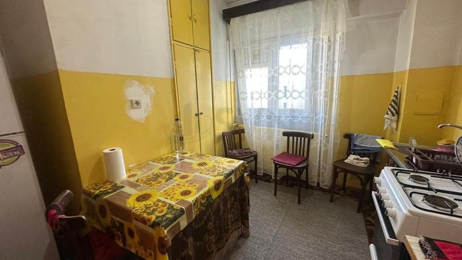 Apartament cu 3 camere decomandat în Aviației