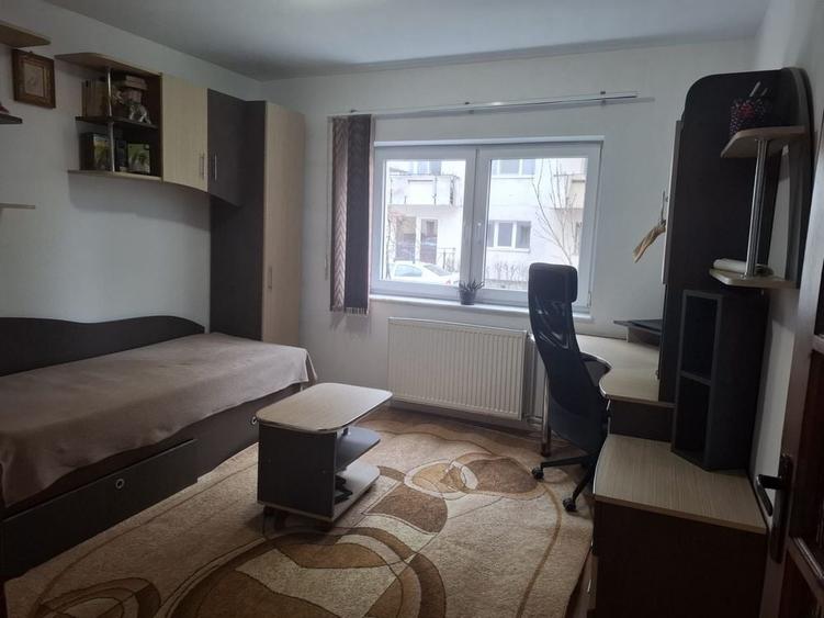 Apartament cu 3 camere decomandat în Central