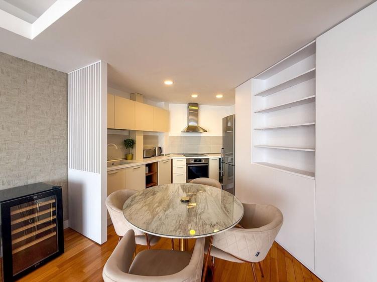 Apartament cu 3 camere semidecomandat în Herăstrău
