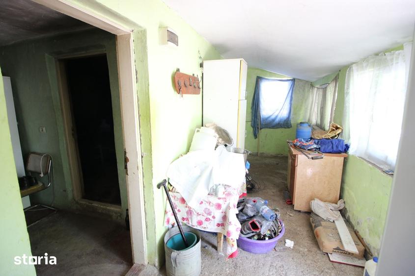 Casă cu 3 camere cu Teren 999 Mp în Siret