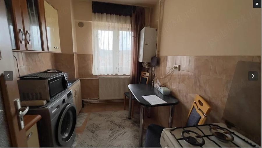 Apartament cu 3 camere decomandat în Petros