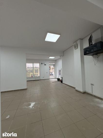 Spațiu comercial, de 215 mp, în Chiajna