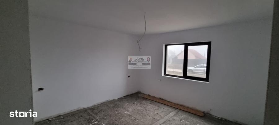 Casă cu 5 camere cu Teren 504 Mp în Tătărăști