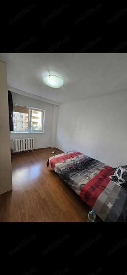 Apartament cu 3 camere decomandat în Obor