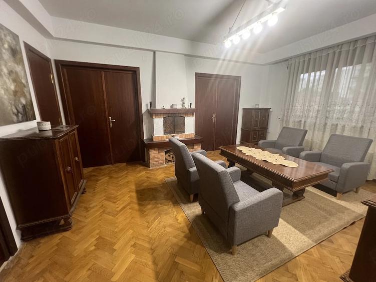 Apartament cu 3 camere semidecomandat în Doamna Ghica