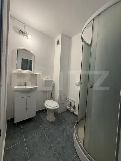 Garsonieră decomandată, mobilată în Micro 12