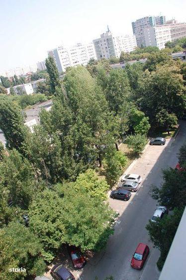 Apartament cu 3 camere semidecomandat, mobilat în Dristor