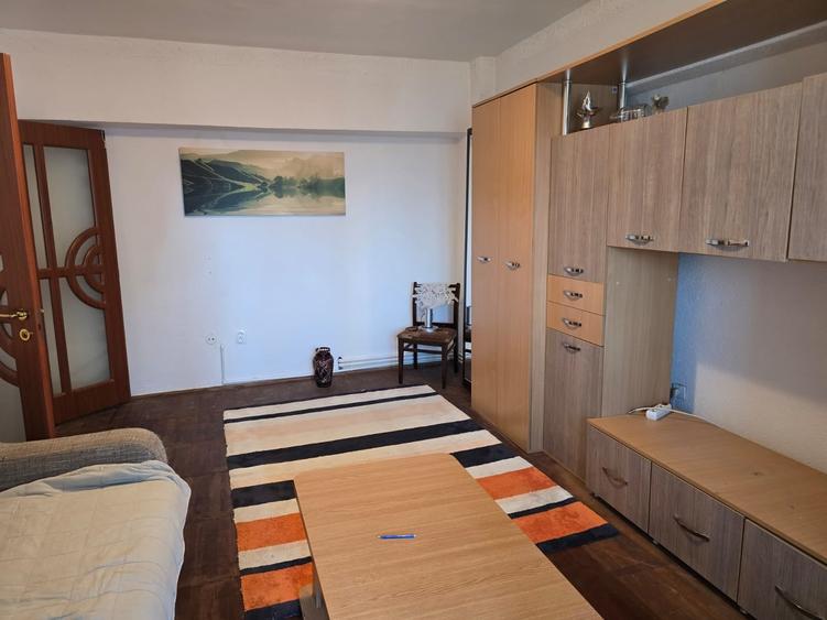 Apartament cu 3 camere decomandat în Casa de Cultură