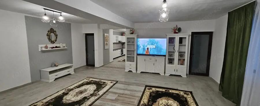 Casă cu 4 camere cu Teren 480 Mp în Est