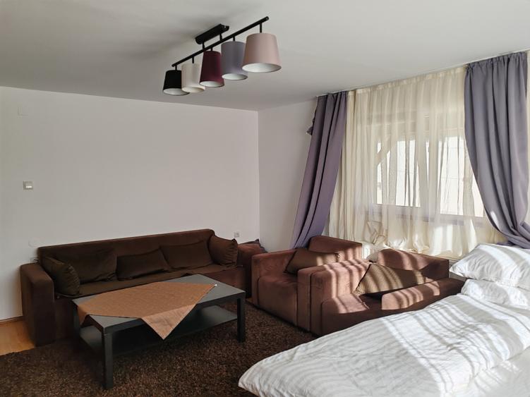 Casă cu 7 camere cu Canalizare în Satu Nou