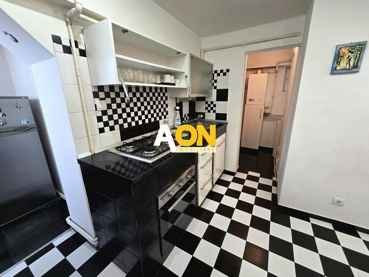 Apartament cu 4 camere decomandat, mobilat în Central