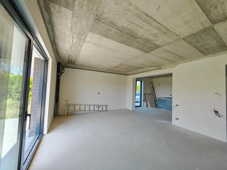 Duplex cu 4 camere cu Canalizare în Corbeanca