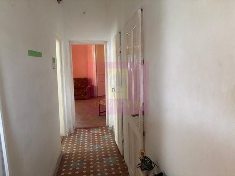 Casă individuală cu 3 camere semidecomandat cu Canalizare în Floreasca