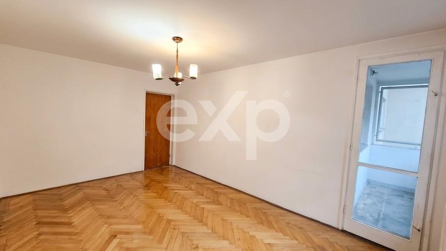Apartament cu 3 camere semidecomandat în Titan