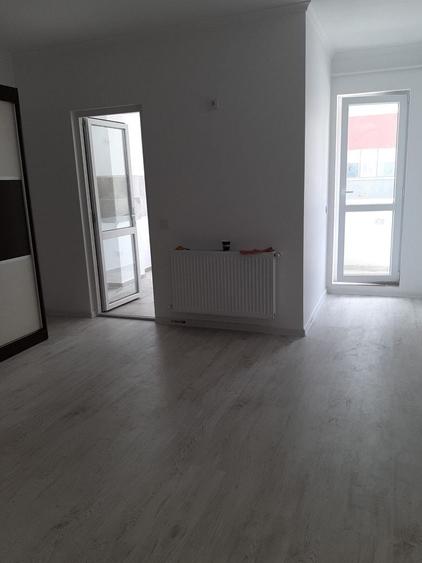 Apartament cu 2 camere semidecomandat în Roșu