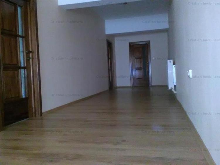 Casă cu 4 camere cu Canalizare în Apollo