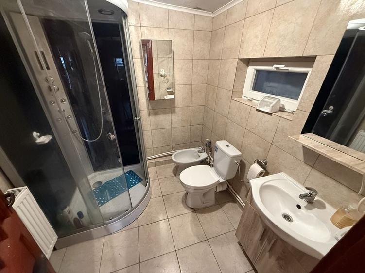 Casă cu 4 camere cu Teren 350 Mp în Central