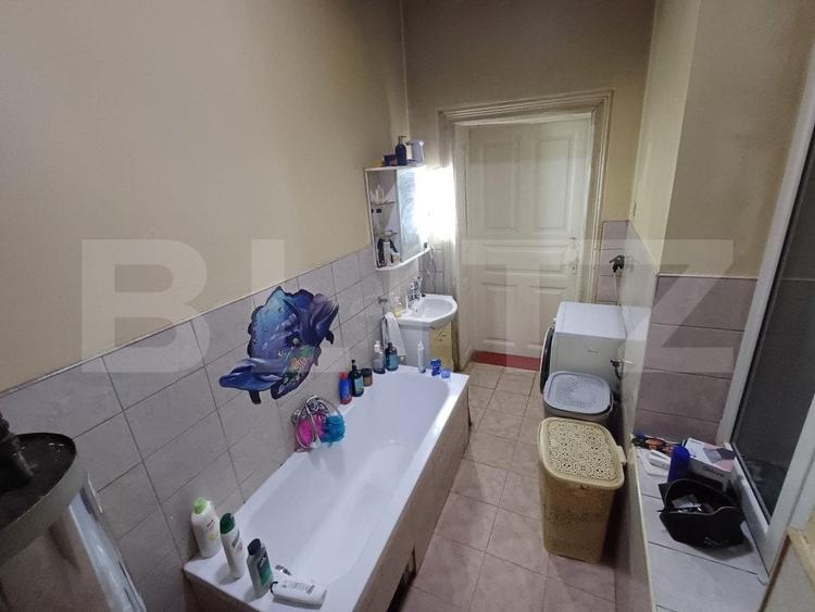 Casă individuală cu 6 camere cu Canalizare în Central