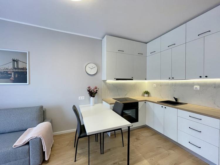 Apartament cu 2 camere semidecomandat, mobilat în Florești