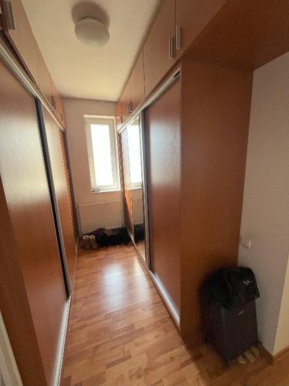 Casă individuală cu 8 camere cu Teren 621 Mp în Central