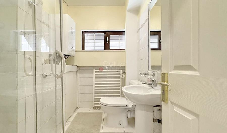 Apartament cu 4 camere decomandat, mobilat în Central
