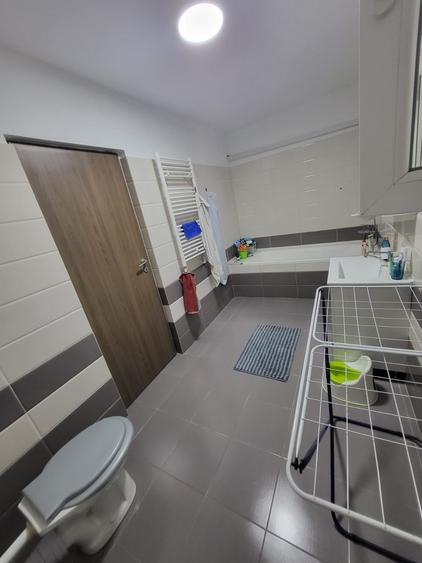 Duplex cu 5 camere cu Canalizare în Sud-Est