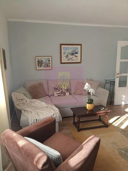 Apartament cu 3 camere decomandat în Panduri