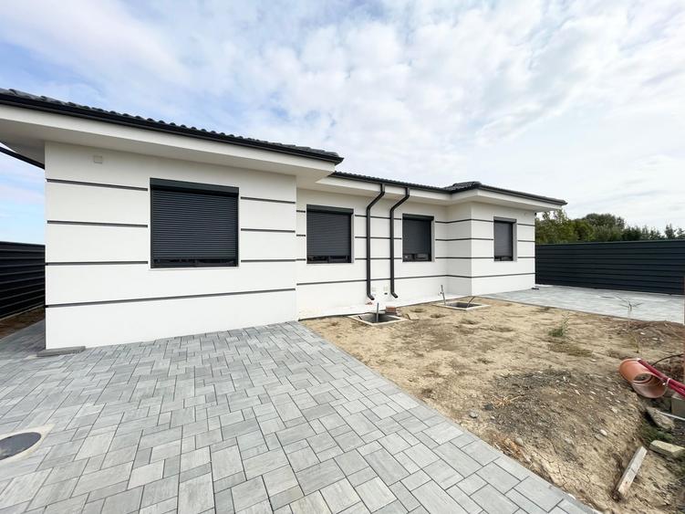 Duplex cu 3 camere cu Canalizare în Moșnița Nouă