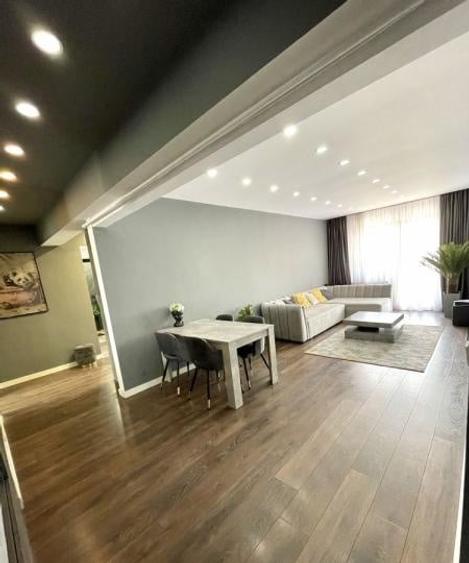 Apartament cu 3 camere decomandat, mobilat în Băneasa