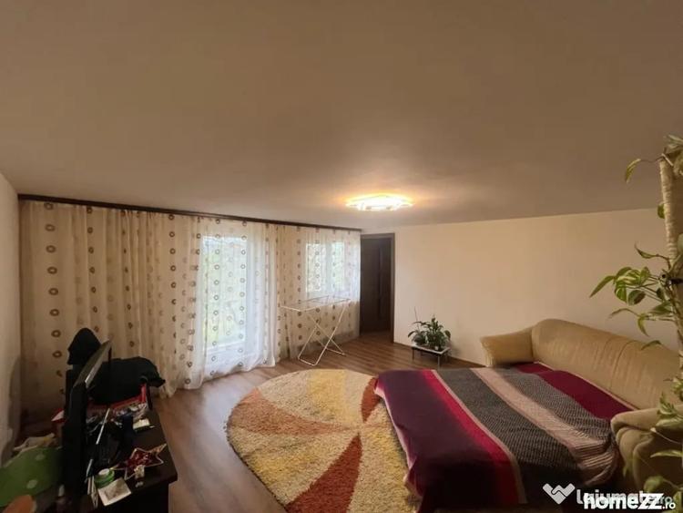 Casă cu 7 camere cu Teren 2354 Mp în Malu Mare