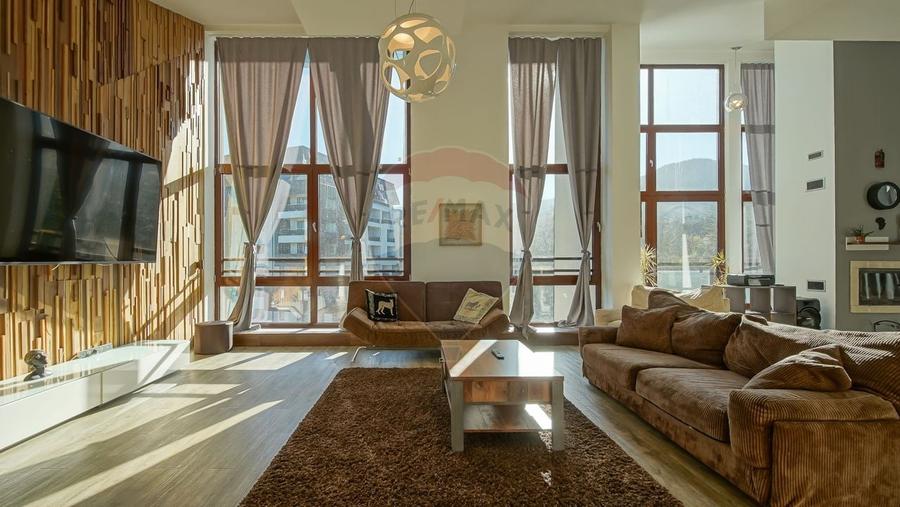 Apartament cu 4 camere semidecomandat, mobilat în Poiana Brașov