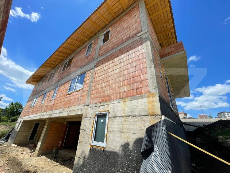 Duplex cu 5 camere cu Canalizare în Dâmbul Rotund
