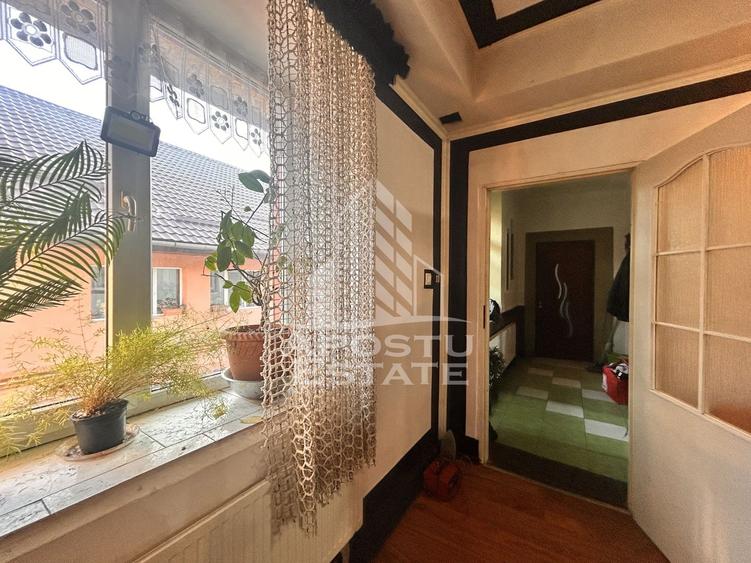 Apartament cu 3 camere semidecomandat, mobilat în Iosefin